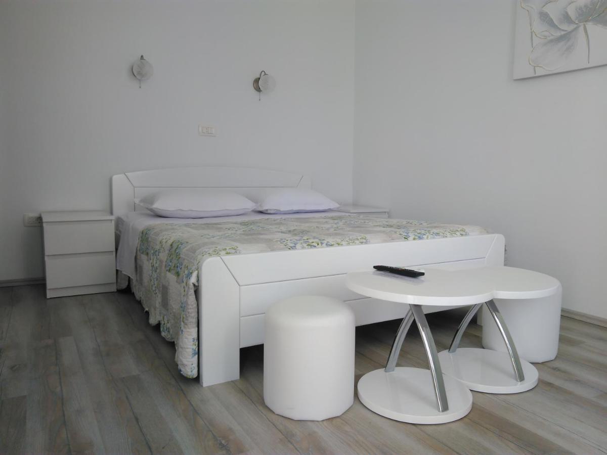 Отель Lemon House Вис Экстерьер фото
