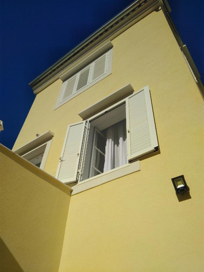 Отель Lemon House Вис Экстерьер фото